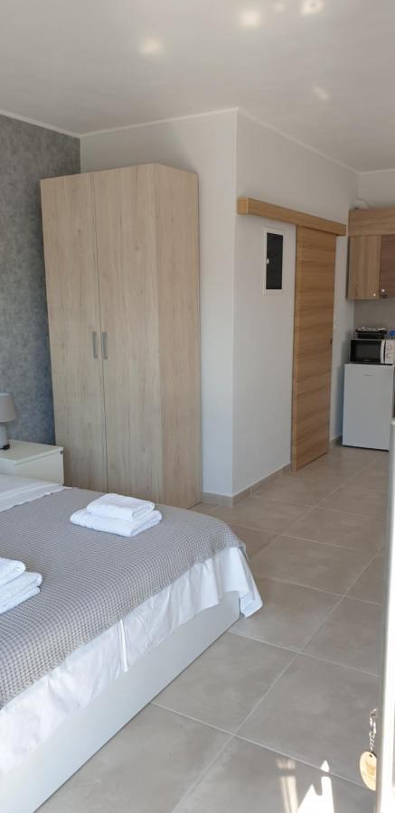 Avr Airport Deluxe Suites 6 Markópoulon Dış mekan fotoğraf