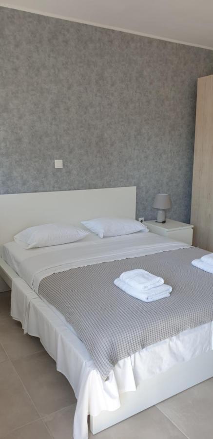 Avr Airport Deluxe Suites 6 Markópoulon Dış mekan fotoğraf