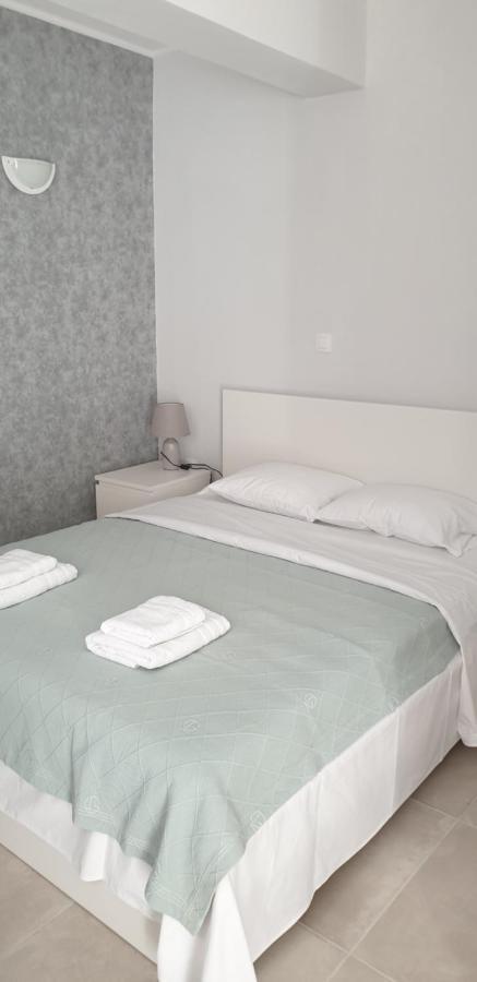 Avr Airport Deluxe Suites 6 Markópoulon Dış mekan fotoğraf