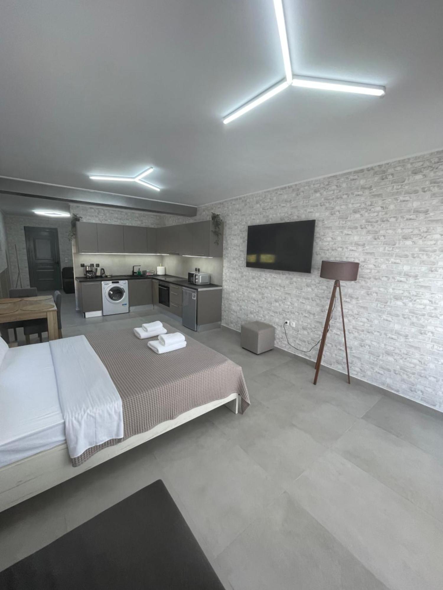 Avr Airport Deluxe Suites 6 Markópoulon Dış mekan fotoğraf